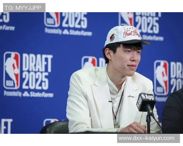 杨瀚森在开拓者队亮相:新星掀起篮坛新浪潮 杨瀚森在开拓者队亮相:新星掀起篮坛新浪潮